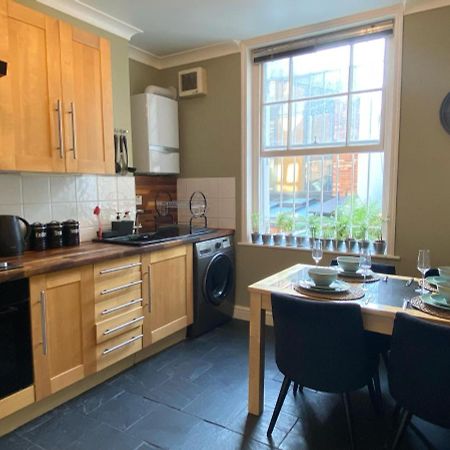 Spacious 2-Bed Flat With Garden, 3 Minutes Walk From Oval Tube Station 런던 외부 사진